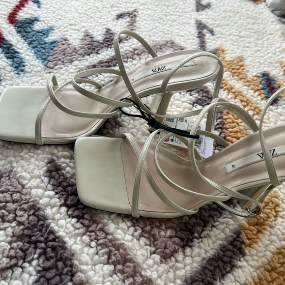 ZARA BEIGE SHOE - Picture 4 of 4